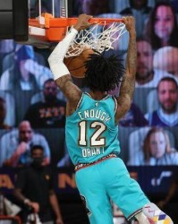 壹号娱乐- 灰熊杰克逊赛季报销，防守体系面临调整压力  