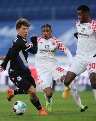 壹号娱乐- 法兰克福，日本国脚，镰田大地，续约至，二零二五  