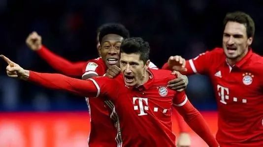  拜仁慕尼黑主场大胜多特蒙德登顶德甲榜首