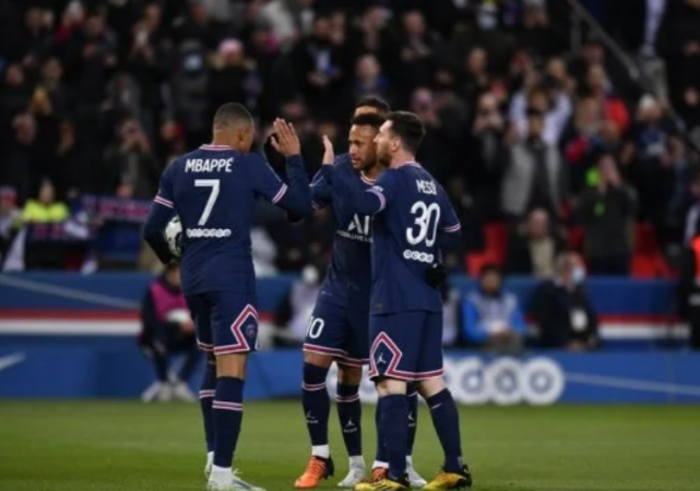  巴黎圣日耳曼客场三球完胜，姆巴佩连续五轮破门创纪录  